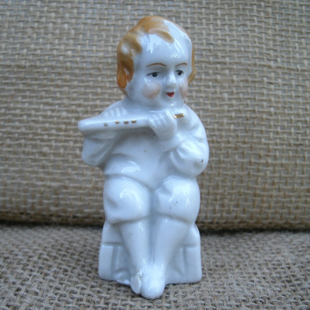 Vintage Occupied Japan Man Playing Flute Figurine